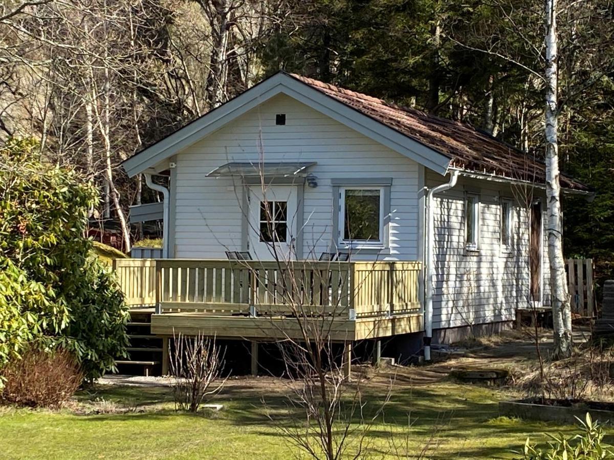 Stuga I Naturskoent Omrade Pa Vaestra Tjoern Saby Ngoại thất bức ảnh