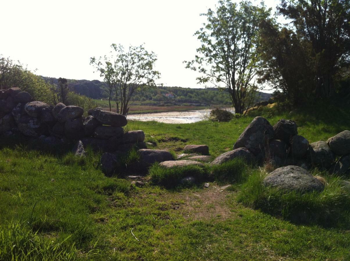 Stuga I Naturskoent Omrade Pa Vaestra Tjoern Saby Ngoại thất bức ảnh