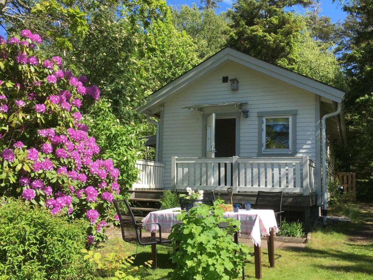 Stuga I Naturskoent Omrade Pa Vaestra Tjoern Saby Ngoại thất bức ảnh